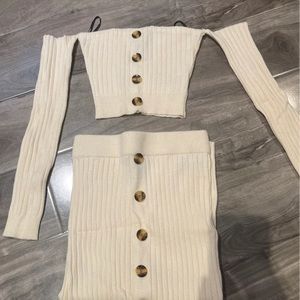 Forever 21 Set White Skirt snd Crop Top 
Knitted